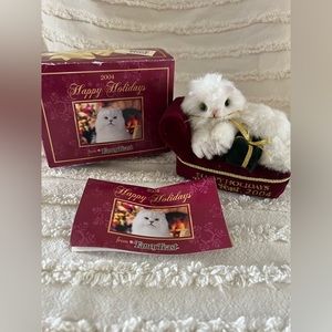 Vtg FANCY FEAST CHRISTMAS ORNAMENT 2004 Cat Kitten Red Velvet Couch Plush